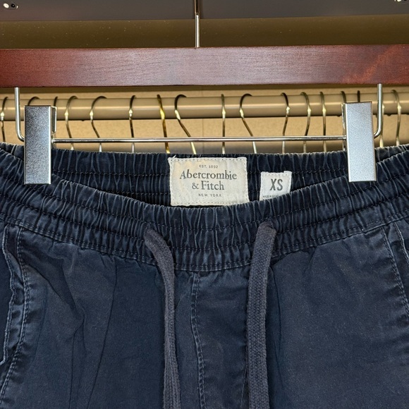 Men’s Abercrombie & Fitch Chino Jogger Pants in Navy - Picture 3 of 3